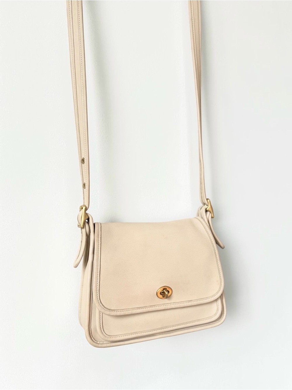 ✅Sold ✅Vintage Coach Rambler Legacy Bag 9061 Bone Purse - Picture 3 of 12